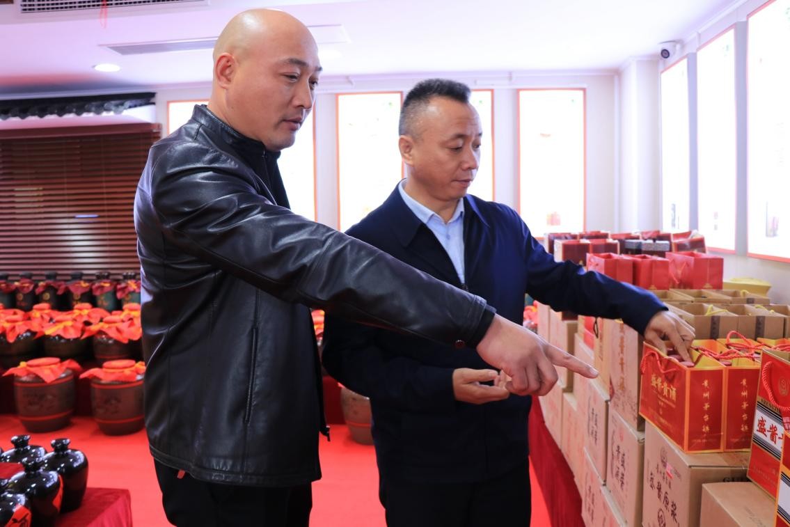 盛酱酒业一行四人到驻马店市办事处指导交流