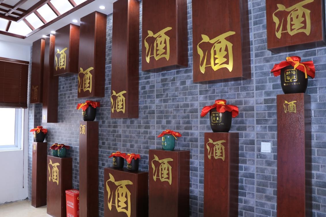 盛酱酒业一行四人到驻马店市办事处指导交流