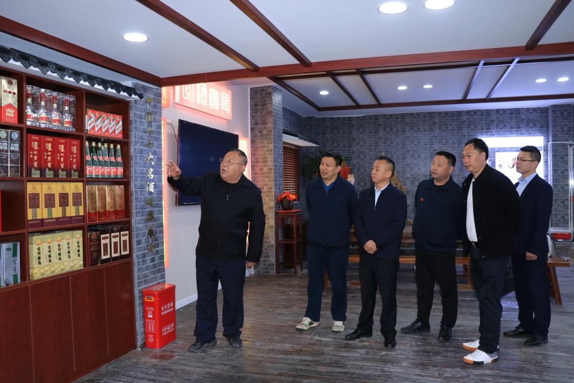 盛酱酒业一行四人到驻马店市办事处指导交流
